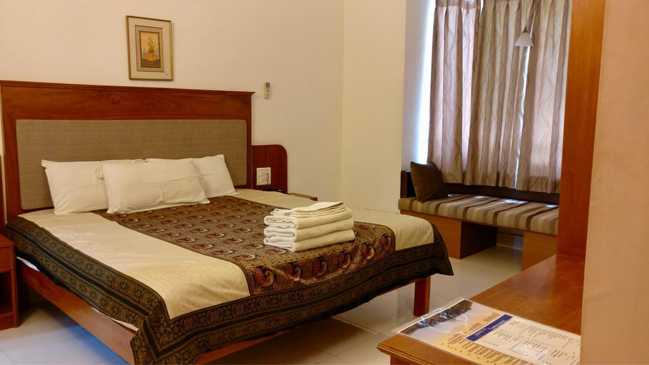 Sai Towers Hotel Puttaparthi Exterior photo