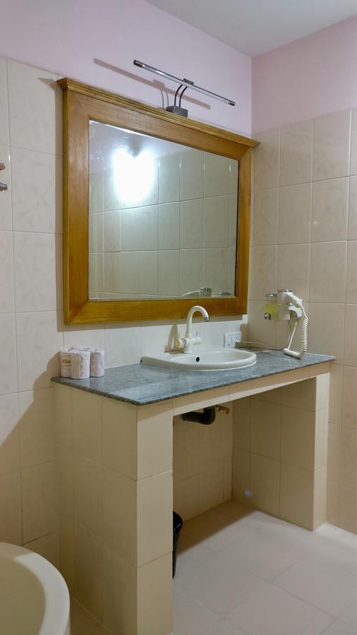 Sai Towers Hotel Puttaparthi Exterior photo