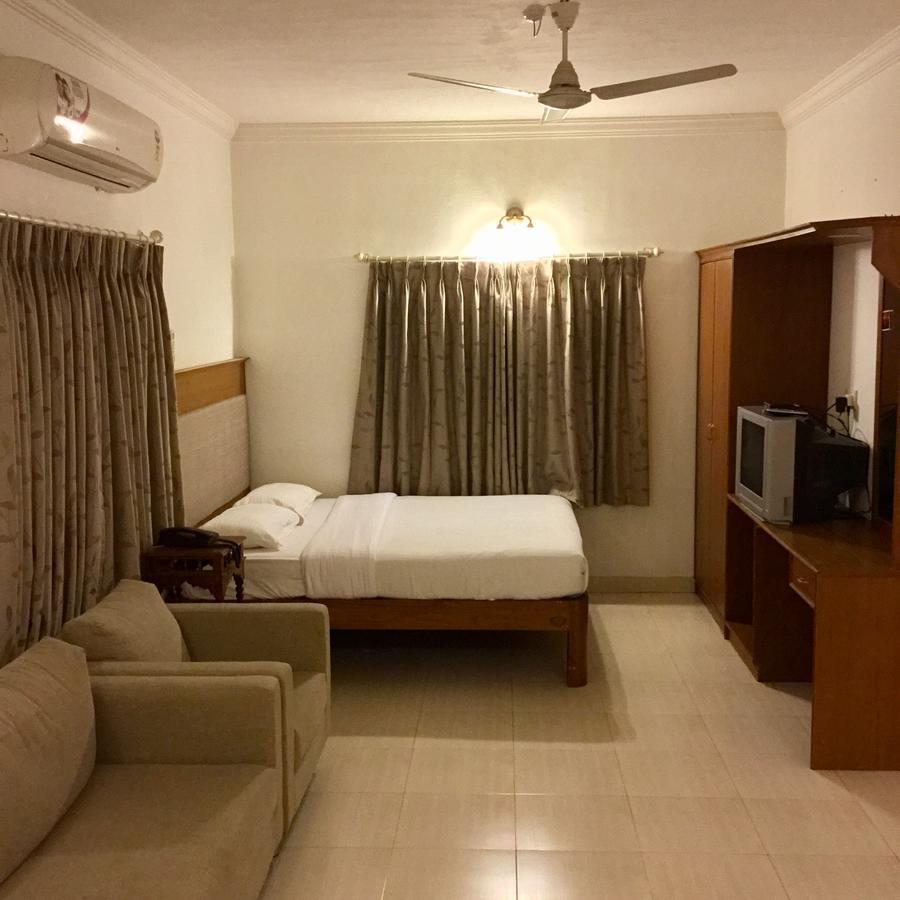 Sai Towers Hotel Puttaparthi Exterior photo