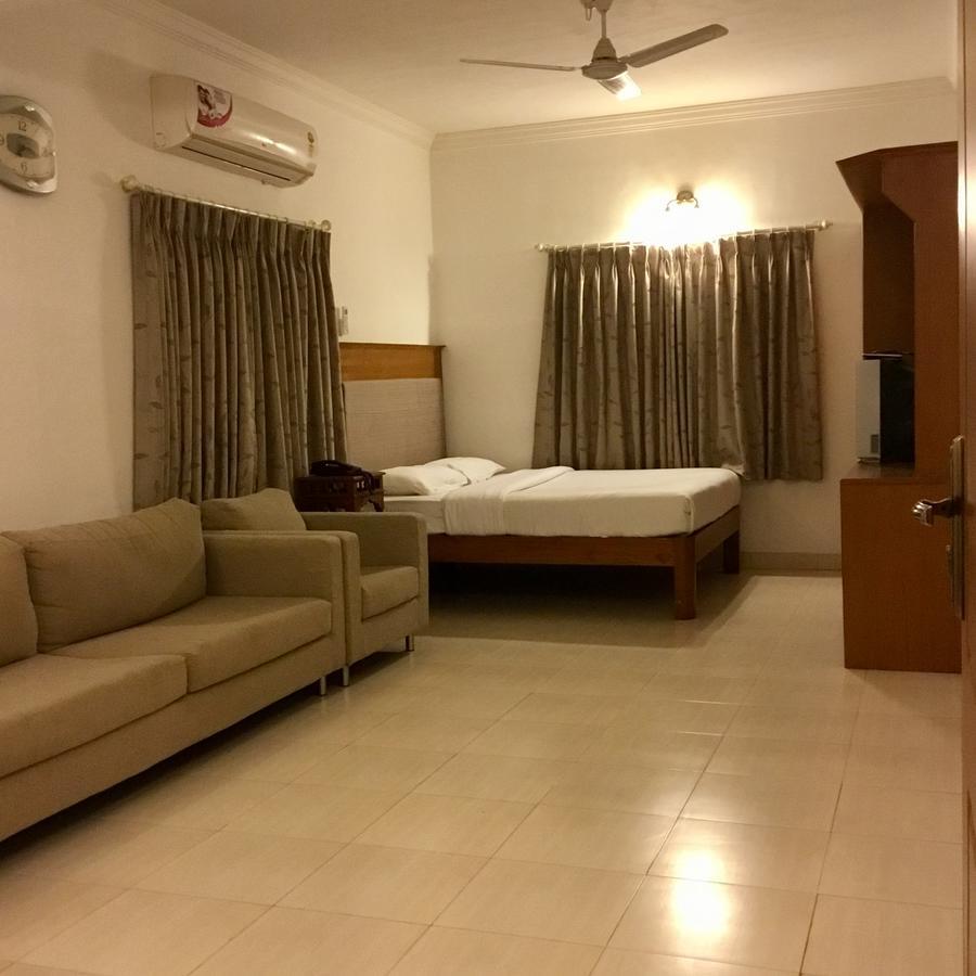 Sai Towers Hotel Puttaparthi Exterior photo